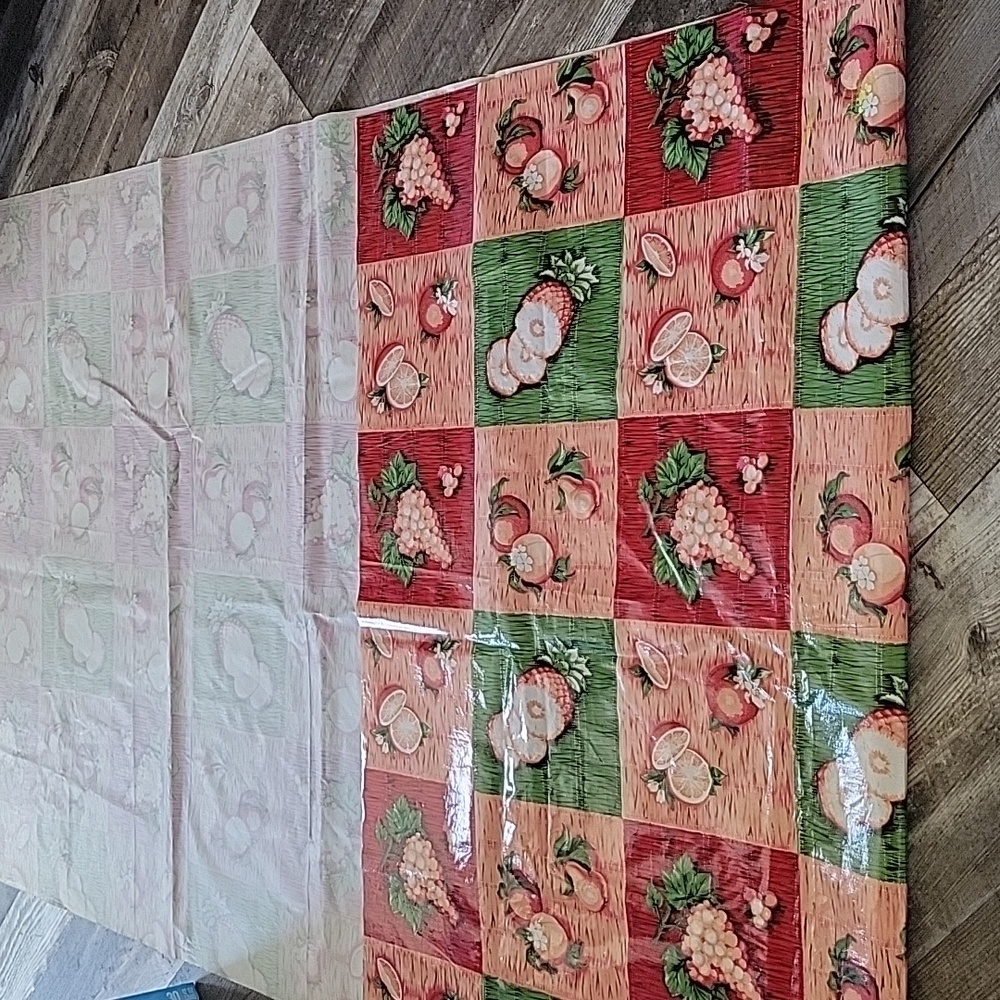 Oilcloth Tablecloth 1980's. Measures 9.5' by 3.9'. Beautiful Vibrant Colors. - Picture 12 of 16